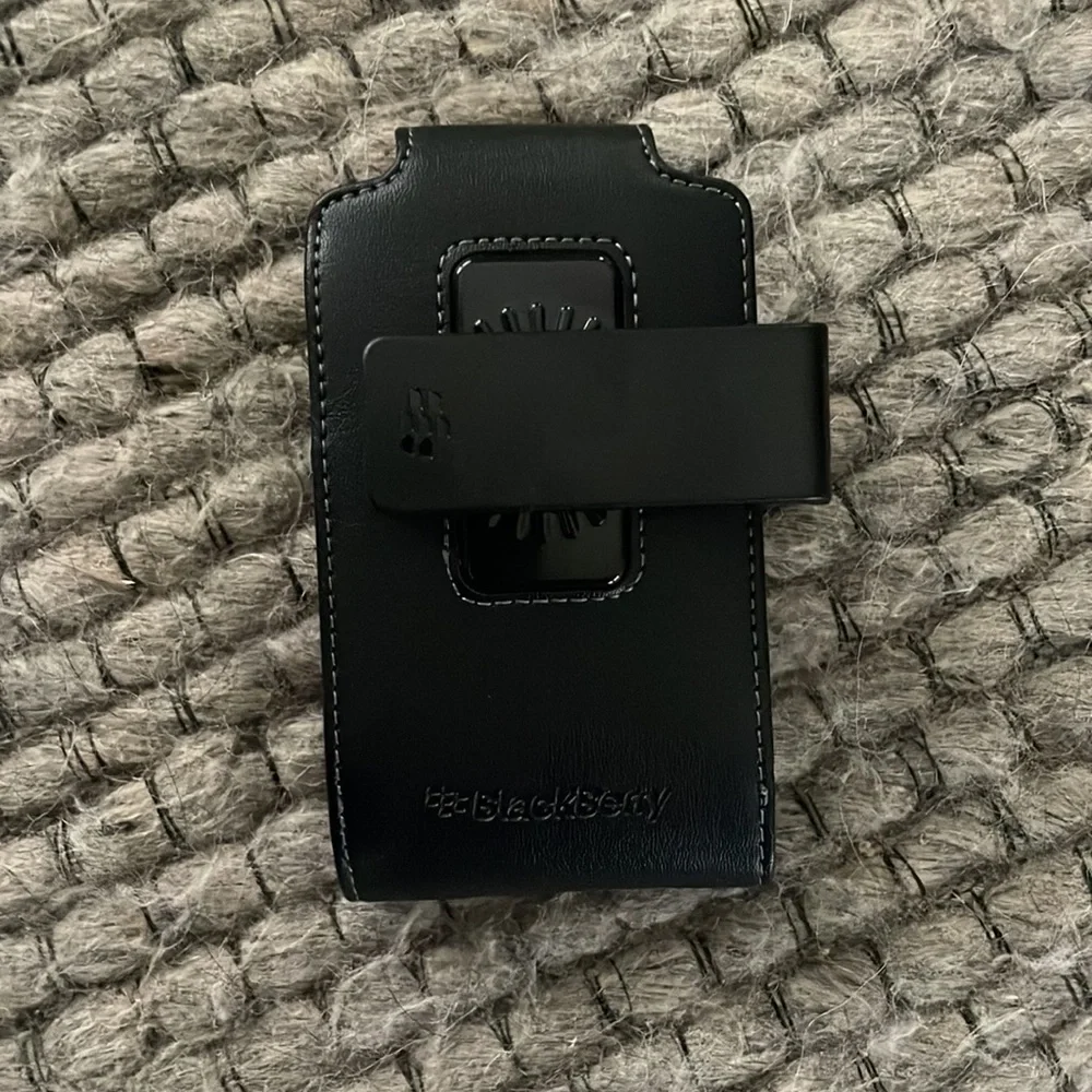New Blackberry Belt Clip with Magnetic Clasp Black Color No Box or Tags